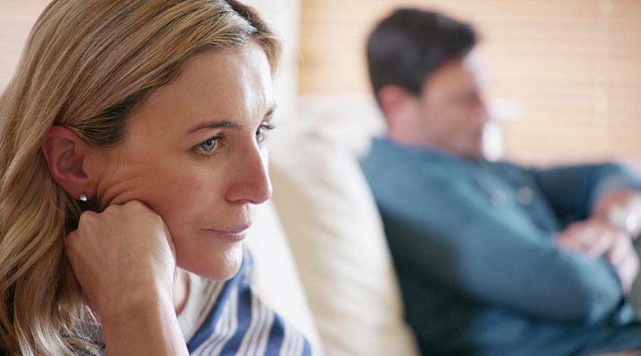 Comportement passif-agressif en couple : une forme de communication qui fragilise la relation