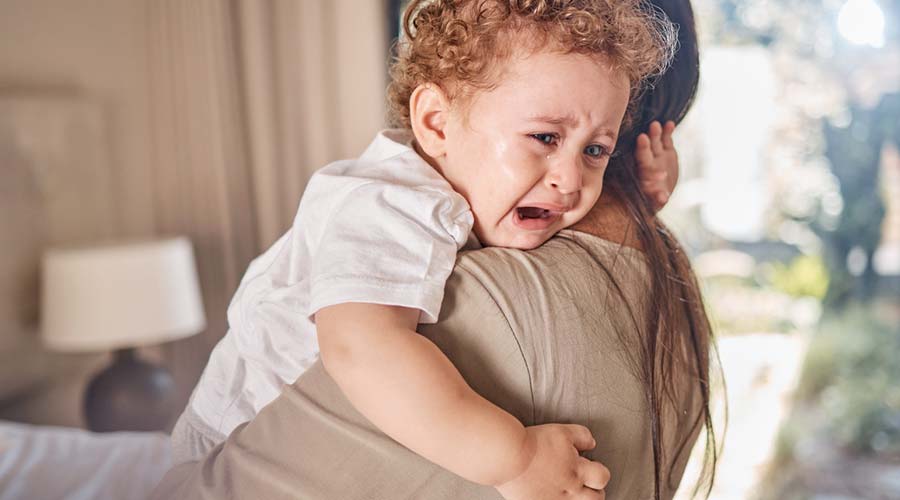 Laryngite chez l'enfant : causes, symptômes, traitement et prévention