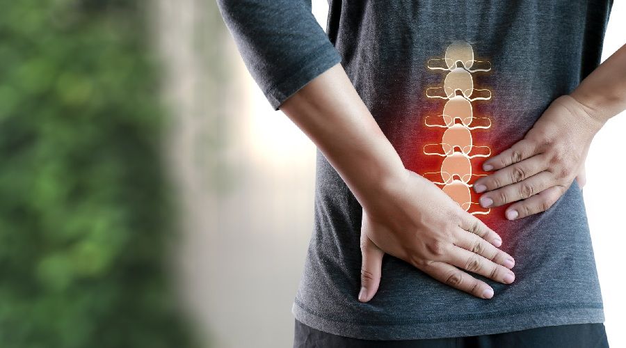 Maux de dos : quand faut-il passer une radiographie ou une IRM?