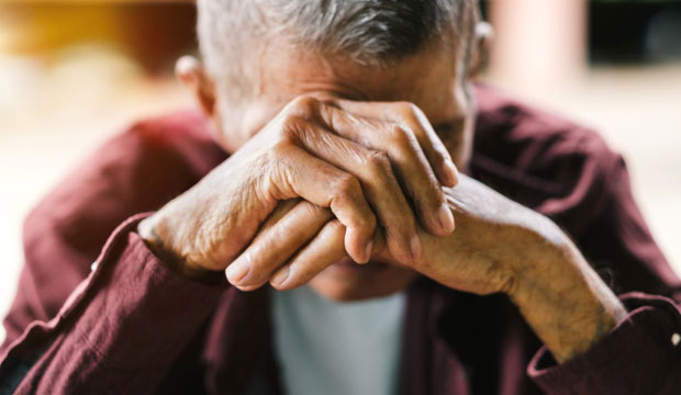 Dénoncer l'exploitation d'une personne âgée