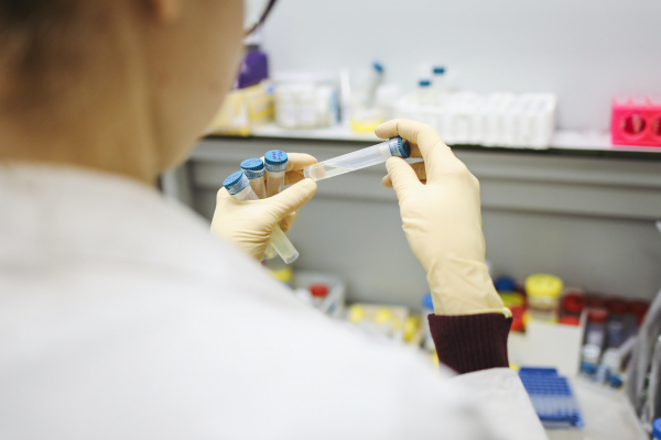 Plus de 200 000 trousses de tests rapides de dépistage de la COVID-19 disponibles dans les pharmacies du Québec