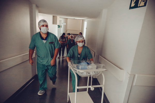 Des mesures visant à optimiser le recours à l'expertise infirmière et à améliorer les conditions d'exercice dans le réseau de la santé 