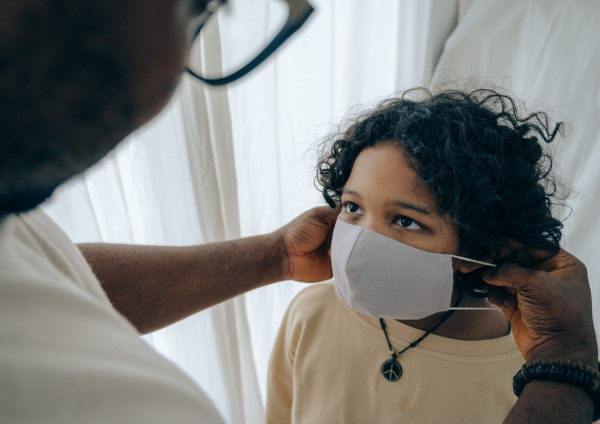 Le port du masque demeure encouragé en pharmacie