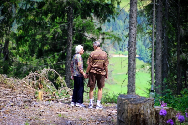 Les Petits Frères soulignent leur 60e anniversaire : Des milliers de bénévoles mobilisés chaque année pour contrer l'isolement des personnes seules du grand âge