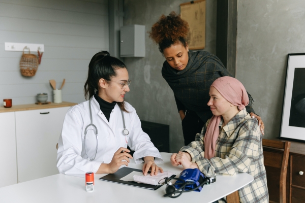 Soins à domicile : Les provinces devraient s'inspirer de l'Allemagne et des Pays-Bas