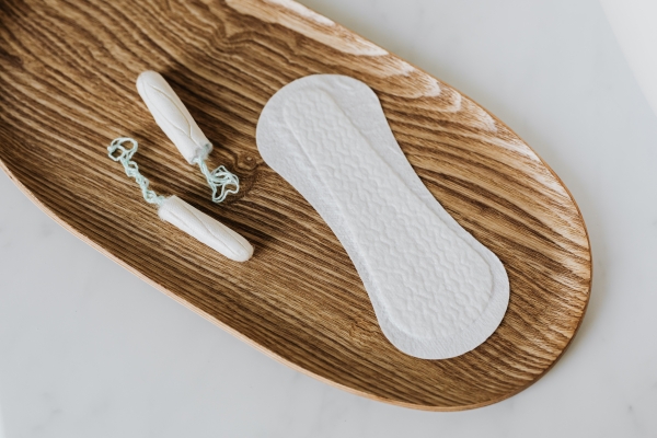 Les personnes menstruées exigent des normes plus élevées en ce qui concernent les règles quand ils sont à l'extérieur de la maison