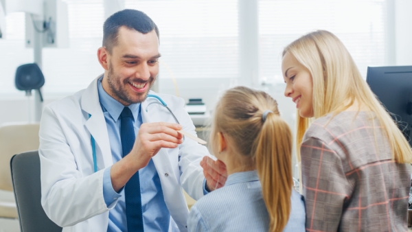 Pour le patient - Québec va de l'avant avec son engagement de former 660 médecins supplémentaires au cours des quatre prochaines années 