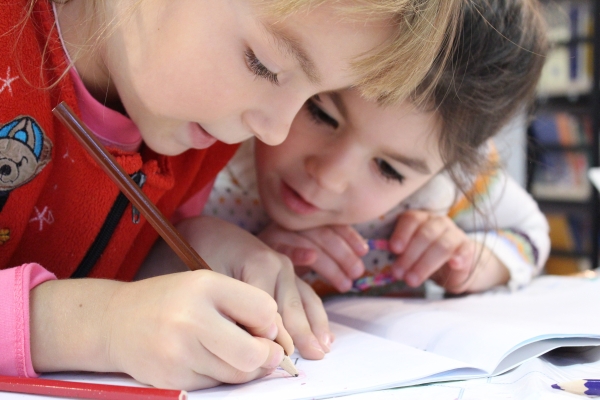 La nouvelle édition du guide Mieux vivre avec notre enfant est maintenant disponible
