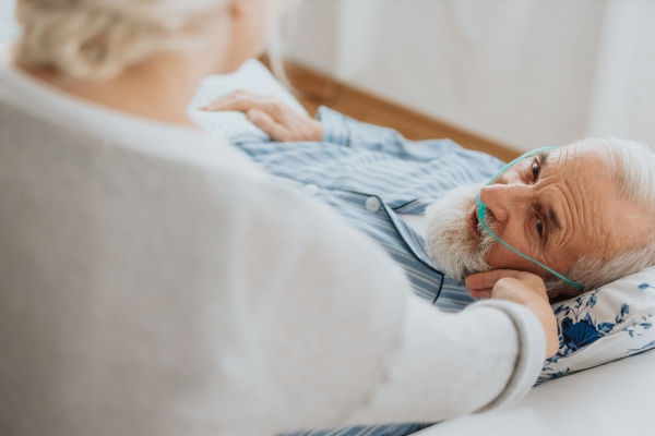 Initiative innovante pour les soins de fin de vie : le Québec lance une unité d'intervention sociale rapide à domicile