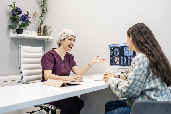 Une étude révèle que les médecins canadiens consacrent près d’une journée par semaine à l’administration non clinique