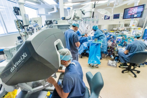 Un robot chirurgical dédié aux patients devant subir une chirurgie cardiaque mitrale et coronarienne
