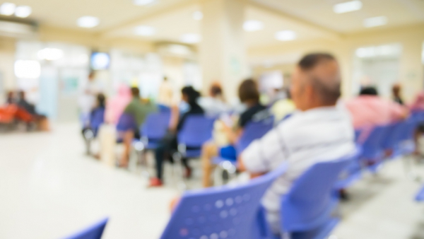 Les personnes symptomatiques et les personnes ayant été en contact avec une personne infectée seront priorisées pour le dépistage
